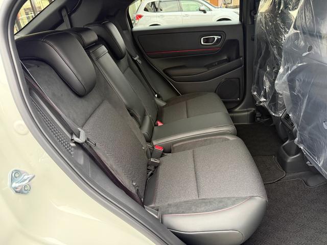 ヴェゼル ｅ：ＨＥＶ　ＲＳ　純正ディスプレイオーディオ／ナビ／フルセグＤＴＶ／バックカメラ／テールゲートスポイラーＬＥＤ付き／サイドロアガーニッシュ／純正ドラレコ前後（12枚目）