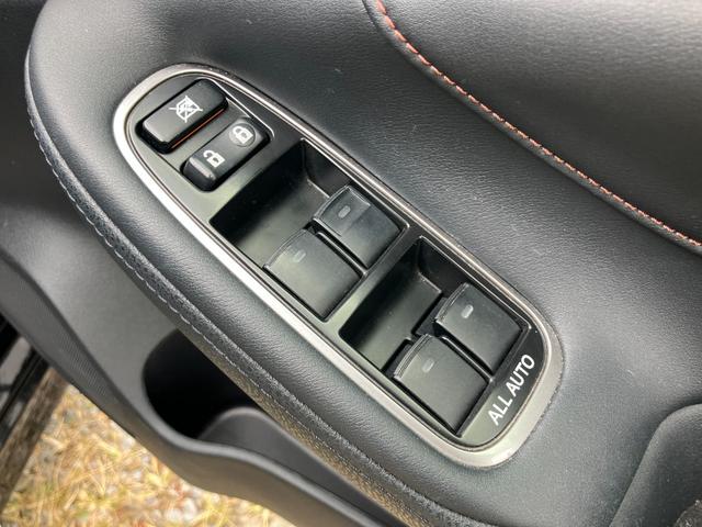 �p���[�E�B���h�E�̃X�C�b�`�ł���B�^�]�Ȃɋ��Ȃ��瑋���J���߂̃R���g���[���ł��܂���B