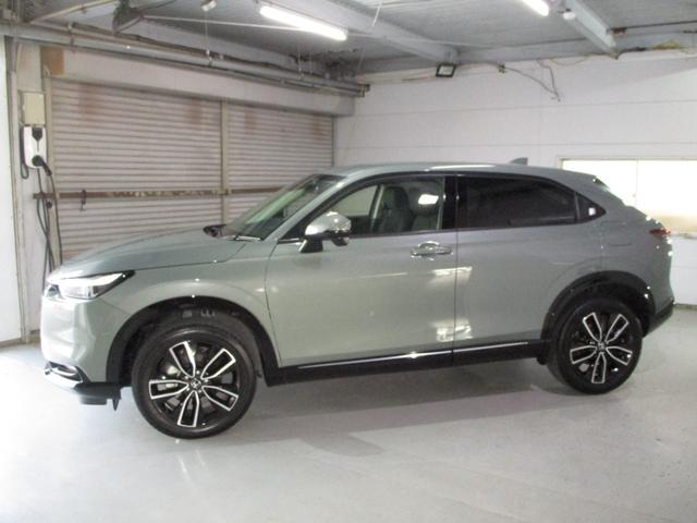 ヴェゼル ｅ：ＨＥＶＺ　ワンオーナー　ホンダセンシング　ＨｏｎｄａＣＯＮＮＥＣＴディスプレー　ＴＶ　Ｂｌｕｅｔｏｏｔｈ　バックカメラ　ＥＴＣ２．０　ワイヤレス充電器　シートヒーター　ステアリングヒーター　ＬＥＤヘッドライト（3枚目）