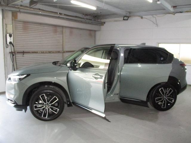 ヴェゼル ｅ：ＨＥＶＺ　ワンオーナー　ホンダセンシング　ＨｏｎｄａＣＯＮＮＥＣＴディスプレー　ＴＶ　Ｂｌｕｅｔｏｏｔｈ　バックカメラ　ＥＴＣ２．０　ワイヤレス充電器　シートヒーター　ステアリングヒーター　ＬＥＤヘッドライト（6枚目）