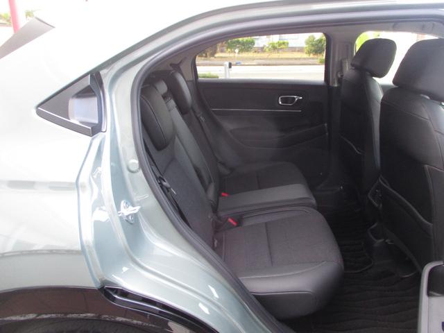 ヴェゼル ｅ：ＨＥＶＺ　ワンオーナー　ホンダセンシング　ＨｏｎｄａＣＯＮＮＥＣＴディスプレー　ＴＶ　Ｂｌｕｅｔｏｏｔｈ　バックカメラ　ＥＴＣ２．０　ワイヤレス充電器　シートヒーター　ステアリングヒーター　ＬＥＤヘッドライト（10枚目）