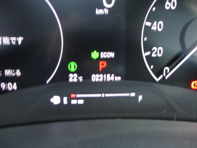 ヴェゼル ｅ：ＨＥＶＺ　ワンオーナー　ホンダセンシング　ＨｏｎｄａＣＯＮＮＥＣＴディスプレー　ＴＶ　Ｂｌｕｅｔｏｏｔｈ　バックカメラ　ＥＴＣ２．０　ワイヤレス充電器　シートヒーター　ステアリングヒーター　ＬＥＤヘッドライト（12枚目）