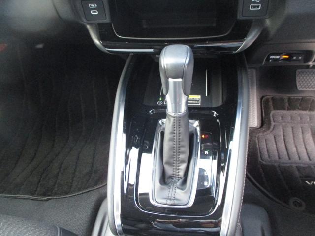 ヴェゼル ｅ：ＨＥＶＺ　ワンオーナー　ホンダセンシング　ＨｏｎｄａＣＯＮＮＥＣＴディスプレー　ＴＶ　Ｂｌｕｅｔｏｏｔｈ　バックカメラ　ＥＴＣ２．０　ワイヤレス充電器　シートヒーター　ステアリングヒーター　ＬＥＤヘッドライト（13枚目）