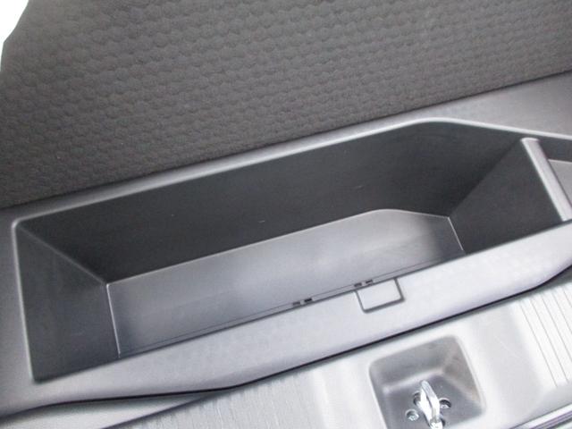 ヴェゼル ｅ：ＨＥＶＺ　ワンオーナー　ホンダセンシング　ＨｏｎｄａＣＯＮＮＥＣＴディスプレー　ＴＶ　Ｂｌｕｅｔｏｏｔｈ　バックカメラ　ＥＴＣ２．０　ワイヤレス充電器　シートヒーター　ステアリングヒーター　ＬＥＤヘッドライト（31枚目）