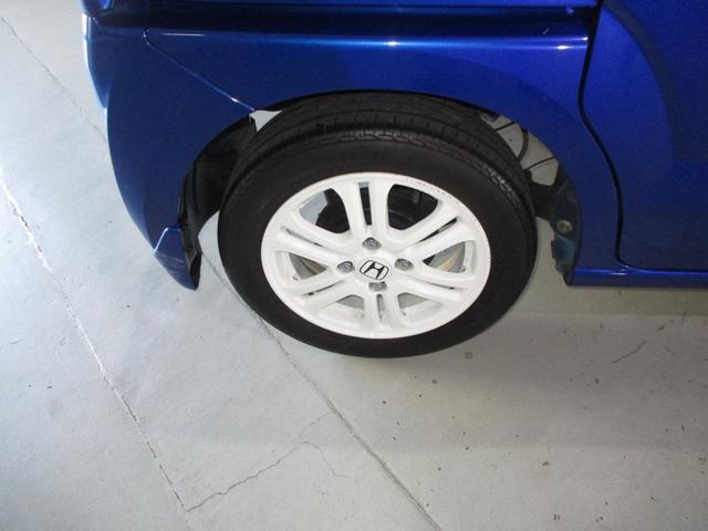 純正のアルミホイールも付いてます