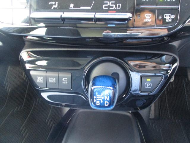 プリウス Ａ　ワンオーナー　トヨタＯＰナビ　　ＣＤ　ＴＶ　Ｂｌｕｅｔｏｏｔｈ　バックカメラ　ＥＴＣ　社外前後ドライブレコーダーＬＥＤオートヘッドライト　運転席パワーシート　オートエアコン　スマートキー　Ｂモニタ（13枚目）