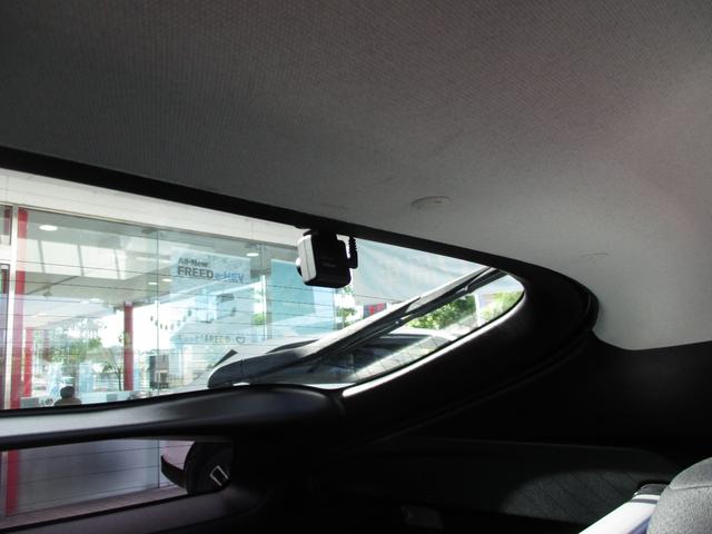 プリウス Ａ　ワンオーナー　トヨタＯＰナビ　　ＣＤ　ＴＶ　Ｂｌｕｅｔｏｏｔｈ　バックカメラ　ＥＴＣ　社外前後ドライブレコーダーＬＥＤオートヘッドライト　運転席パワーシート　オートエアコン　スマートキー　Ｂモニタ（19枚目）