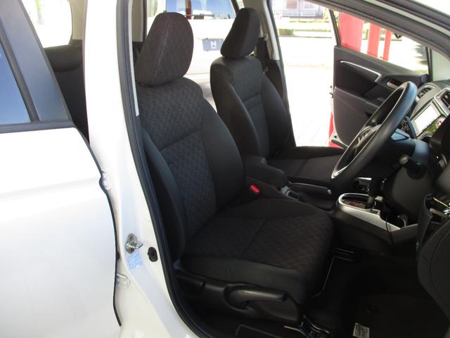 フィット 13G・Fパッケージ コンフォートエディション ワンオーナーGathersナビ Bluetooth バックカメラ ETC 社外ドライブレコーダー オートリトラミラー オートエアコン スマートキー プッシュスタート インテリキー 1オ-ナ- Rカメラ(9枚目)