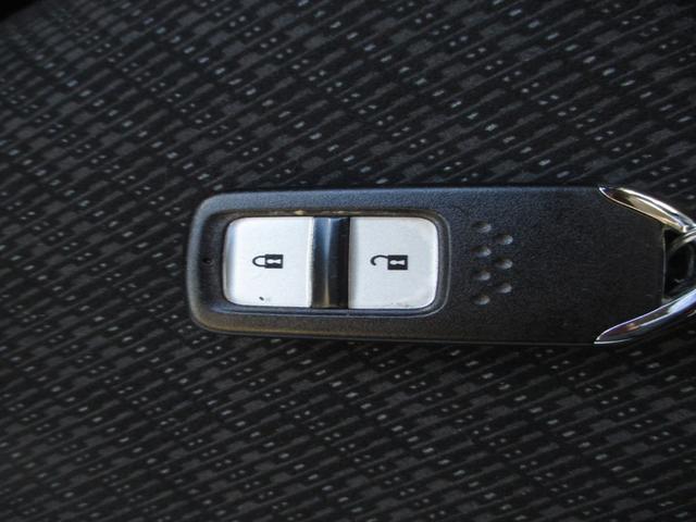 フィット 13G・Fパッケージ コンフォートエディション ワンオーナーGathersナビ Bluetooth バックカメラ ETC 社外ドライブレコーダー オートリトラミラー オートエアコン スマートキー プッシュスタート インテリキー 1オ-ナ- Rカメラ(29枚目)