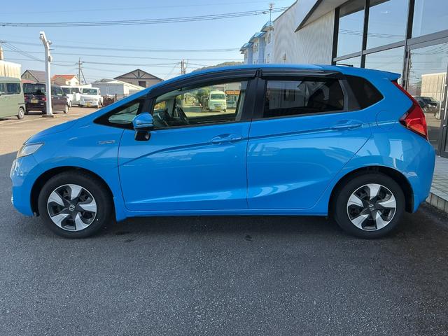 フィットハイブリッド Fパッケージ Fパッケージ/スーパーUVカットフロントドアガラス/オートリトラミラー/アームレスト付センターコンソールボックス/ETC車載器/プラズマクラスター(3枚目)