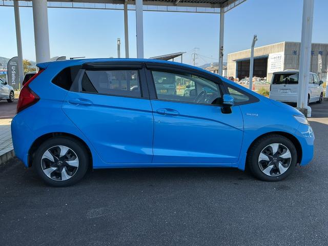 フィットハイブリッド Fパッケージ Fパッケージ/スーパーUVカットフロントドアガラス/オートリトラミラー/アームレスト付センターコンソールボックス/ETC車載器/プラズマクラスター(4枚目)