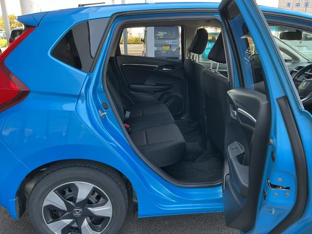 フィットハイブリッド Fパッケージ Fパッケージ/スーパーUVカットフロントドアガラス/オートリトラミラー/アームレスト付センターコンソールボックス/ETC車載器/プラズマクラスター(10枚目)