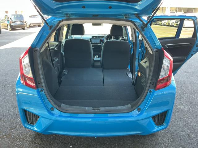 フィットハイブリッド Fパッケージ Fパッケージ/スーパーUVカットフロントドアガラス/オートリトラミラー/アームレスト付センターコンソールボックス/ETC車載器/プラズマクラスター(13枚目)