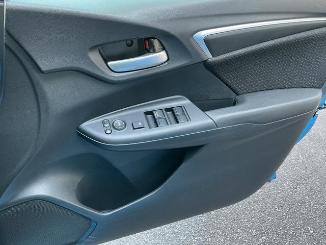 フィットハイブリッド Fパッケージ Fパッケージ/スーパーUVカットフロントドアガラス/オートリトラミラー/アームレスト付センターコンソールボックス/ETC車載器/プラズマクラスター(19枚目)