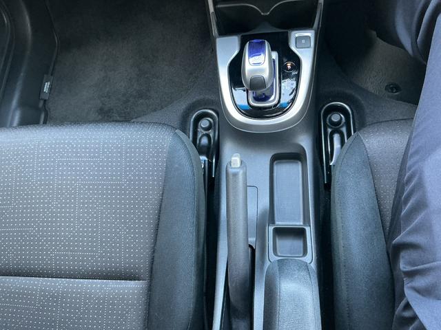 フィットハイブリッド Fパッケージ Fパッケージ/スーパーUVカットフロントドアガラス/オートリトラミラー/アームレスト付センターコンソールボックス/ETC車載器/プラズマクラスター(27枚目)