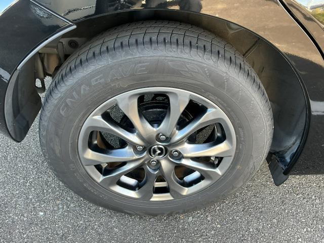 デミオ １３Ｓノーブルクリムゾン　１３Ｓノーブルクリムゾン／前後ドライブレコーダー／１５インチアルミホイール（高輝度塗装）／ＣＤ・ＤＶＤプレーヤー＋地上デジタルＴＶチューナー（フルセグ）／専用シート（レッド千鳥格子）／デジタルミラー（8枚目）