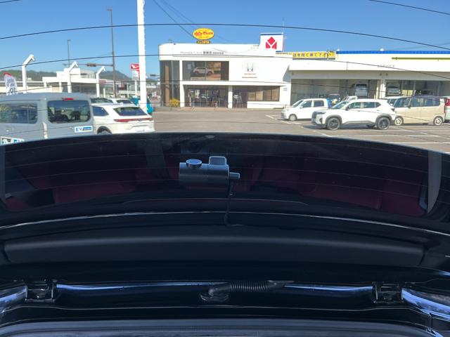 デミオ １３Ｓノーブルクリムゾン　１３Ｓノーブルクリムゾン／前後ドライブレコーダー／１５インチアルミホイール（高輝度塗装）／ＣＤ・ＤＶＤプレーヤー＋地上デジタルＴＶチューナー（フルセグ）／専用シート（レッド千鳥格子）／デジタルミラー（15枚目）