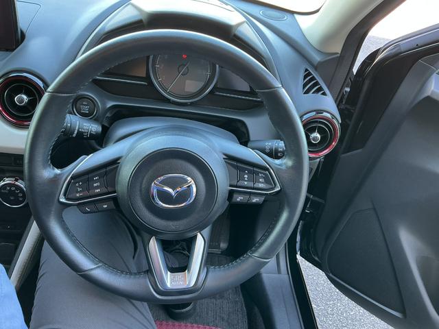 デミオ １３Ｓノーブルクリムゾン　１３Ｓノーブルクリムゾン／前後ドライブレコーダー／１５インチアルミホイール（高輝度塗装）／ＣＤ・ＤＶＤプレーヤー＋地上デジタルＴＶチューナー（フルセグ）／専用シート（レッド千鳥格子）／デジタルミラー（17枚目）