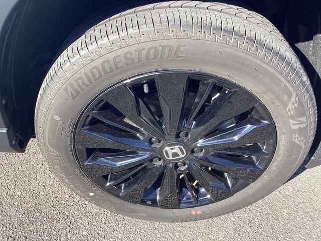 ＷＲ－Ｖ Ｚ＋ブラックスタイル　ＨｏｎｄａＳＥＮＳＩＮＧ／ＨｏｎｄａＧａｔｈｅｒｓナビ／ＬＥＤフォグライト／本革巻ステアリングホイール＋セレクトレバー／リアセンターアームレスト（ドリンクホルダー付）／１７インチアルミホイール（6枚目）