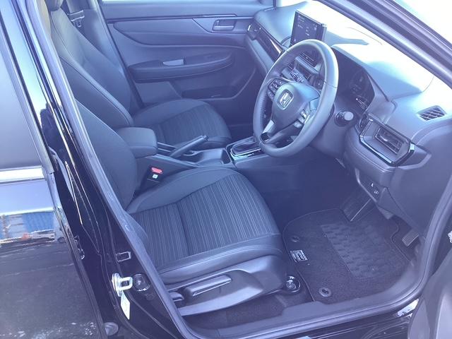 ＷＲ－Ｖ Ｚ＋ブラックスタイル　ＨｏｎｄａＳＥＮＳＩＮＧ／ＨｏｎｄａＧａｔｈｅｒｓナビ／ＬＥＤフォグライト／本革巻ステアリングホイール＋セレクトレバー／リアセンターアームレスト（ドリンクホルダー付）／１７インチアルミホイール（8枚目）