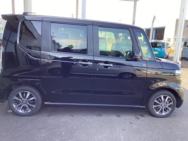 Ｎ－ＢＯＸカスタム ベースグレード　ＨｏｎｄａＳＥＮＳＩＮＧ／Ｇａｔｈｅｒｓナビ装着／リア左側パワースライドドア／運転席＆助手席シートヒーター／オートリトラミラー／シャークグレー塗装＋切削１４インチアルミホイール（4枚目）