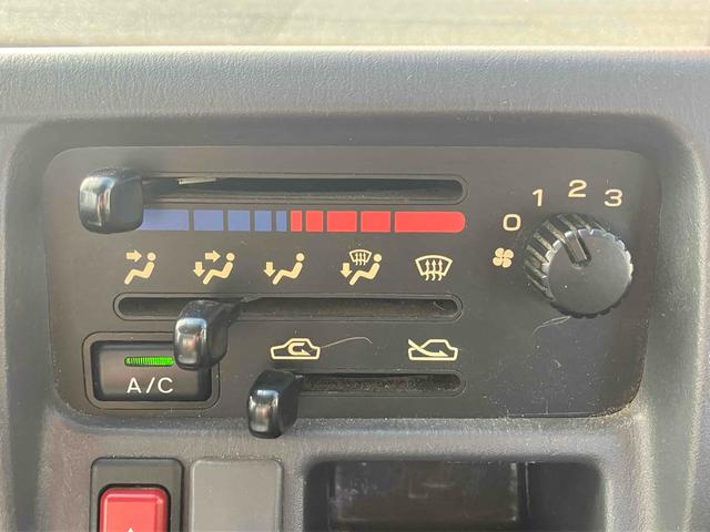 気温に合わせて直感的に操作することで、車内をいつでも快適に保てます。