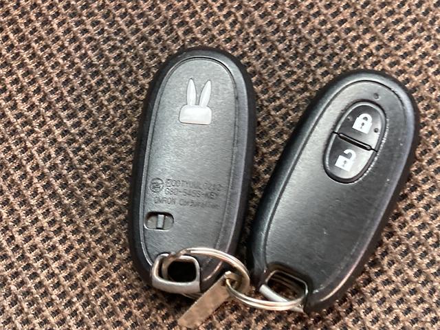 アルトラパン Ｘ　スマートキー　電動格納ドアミラー　プッシュスターター　ベンチシート　ＣＶＴ　盗難防止システム　純正１４インチアルミホイール　ＡＢＳ　運転席・助手席エアバック（9枚目）