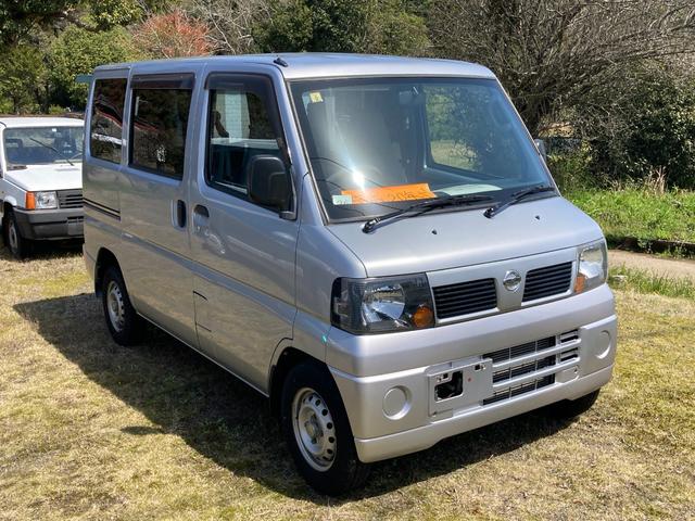 クリッパーバン ＤＸ　両側スライドドア　５速マニュアル車　エアコン　パワステ　ダブルエアバッグ　最大積載量３５０ｋｇ　ヘッドライトレベライザー（3枚目）