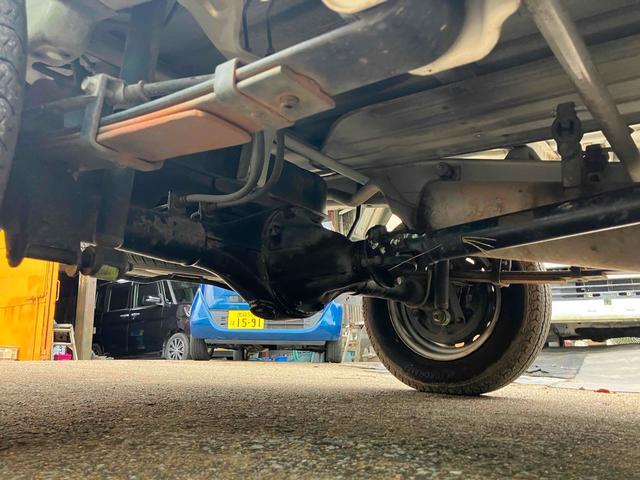 ミニキャブトラック ＶＸ－ＳＥ　４ＷＤ　軽トラック　５速マニュアル車　エアコン　パワーステアリング　最大積載量３５０ｋｇ　三方開（15枚目）