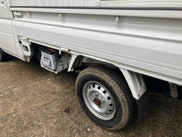 ミニキャブトラック ＶＸ－ＳＥ　４ＷＤ　軽トラック　５速マニュアル車　エアコン　パワーステアリング　最大積載量３５０ｋｇ　三方開（26枚目）