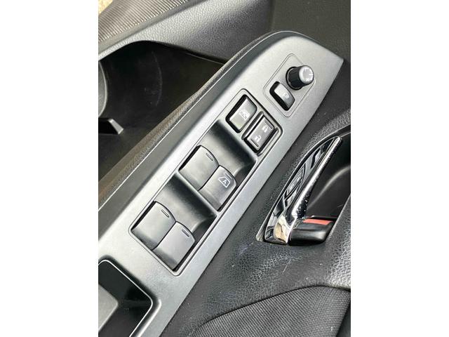 インプレッサスポーツ ２．０ｉ　オートクルーズコントロール　アルミホイール　オートライト　スマートキー　アイドリングストップ　電動格納ミラー　ＣＶＴ　盗難防止システム　ＡＢＳ　ＥＳＣ　ＣＤ　ＵＳＢ　エアコン　パワーステアリング（11枚目）