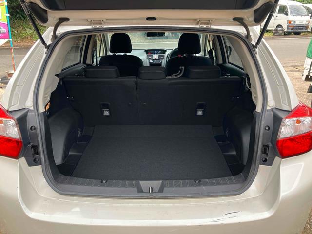 インプレッサスポーツ ２．０ｉ　オートクルーズコントロール　アルミホイール　オートライト　スマートキー　アイドリングストップ　電動格納ミラー　ＣＶＴ　盗難防止システム　ＡＢＳ　ＥＳＣ　ＣＤ　ＵＳＢ　エアコン　パワーステアリング（19枚目）