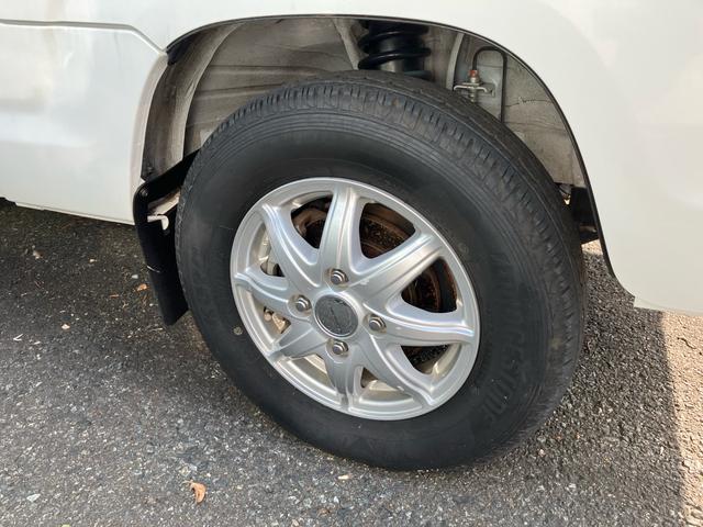 アクティトラック タウン　５速マニュアル　エアコン　パワステ　パワーウィンドウ　キーレス　ＡＢＳ　ドライブレコーダー　ＣＤ　社外アルミ　荷台マット　３方開（12枚目）