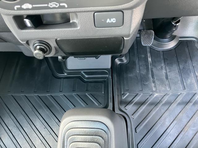 アクティトラック タウン　５速マニュアル　エアコン　パワステ　パワーウィンドウ　キーレス　ＡＢＳ　ドライブレコーダー　ＣＤ　社外アルミ　荷台マット　３方開（46枚目）
