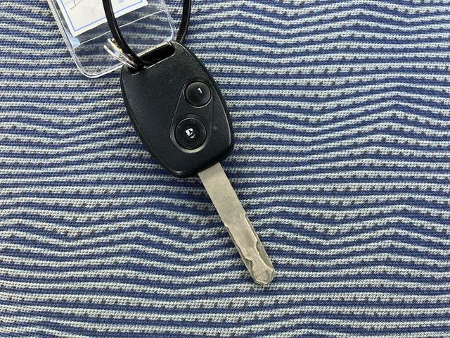 アクティトラック タウン　５速マニュアル　エアコン　パワステ　パワーウィンドウ　キーレス　ＡＢＳ　ドライブレコーダー　ＣＤ　社外アルミ　荷台マット　３方開（53枚目）