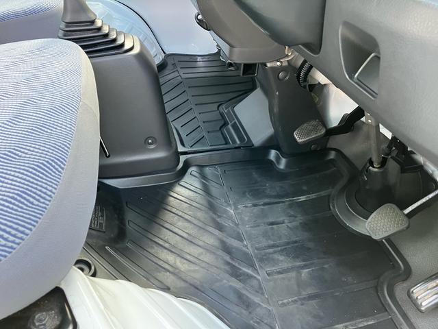 アクティトラック タウン　５速マニュアル　エアコン　パワステ　パワーウィンドウ　キーレス　ＡＢＳ　ドライブレコーダー　ＣＤ　社外アルミ　荷台マット　３方開（56枚目）