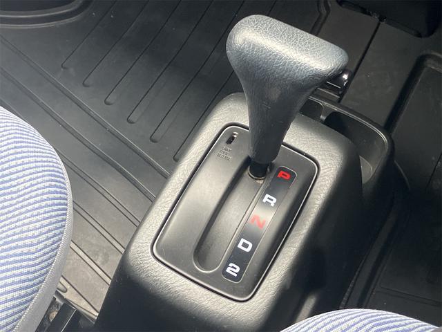 発進時や後退時に必ず操作するレバーです。操作のしやすさが肝になってきます。ぜひ一度体感してください。