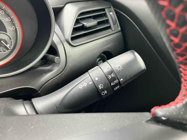 スイフトスポーツ スポーツ セーフティパッケージ装着車 ドライブレコーダー バックカメラ ナビ TV オートクルーズコントロール レーンアシスト 衝突被害軽減システム アルミホイール オートライト LEDヘッドランプ スマートキー 電動格納ミラー(9枚目)