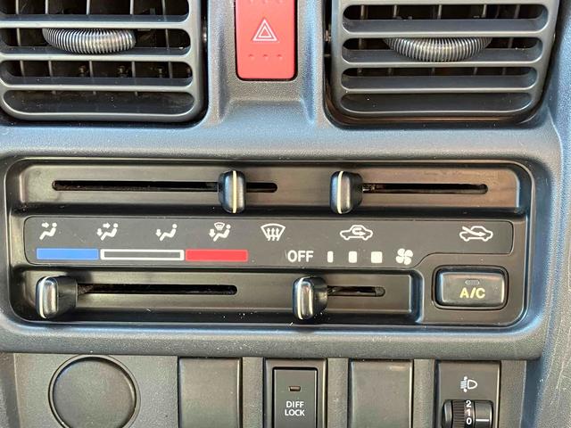 キャリイトラック 　４ＷＤ　ＭＴ　エアコン　運転席エアバッグ（4枚目）