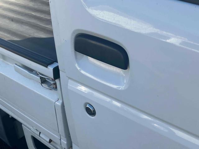 キャリイトラック 　４ＷＤ　ＭＴ　エアコン　運転席エアバッグ（24枚目）
