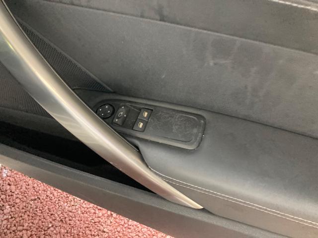 ウィンドウスイッチまわり『使用頻度が多い運転席側のスイッチまわり。目立つ傷もなく綺麗な状態を保っています。』