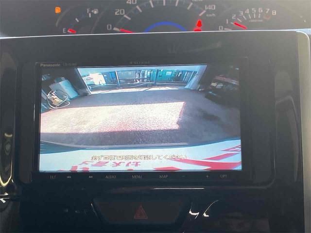 バックカメラも付いています。駐車の時に便利なのはもちろんの事、後方死角にいる子供たちに気が付くことができるので安心安全ですね