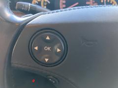 ステアリングホイールにオーディオ・リモート・コントロール・ボタンを配置。手を離さず、素早く安全に操作することができます。 7