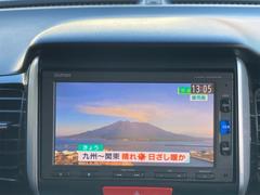 ＴＶ付きの車となっております。ドライブの合間の休憩中に気になる番組を見ることができます。 5