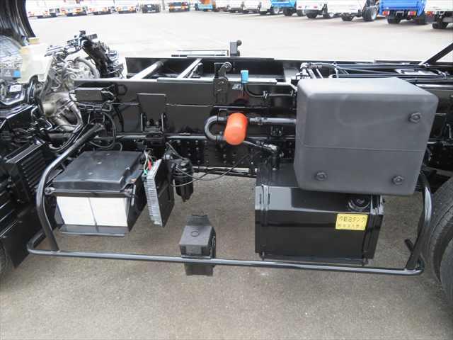キャンター 　３．５ｔ回転式ダンプ式塵芥車６．５立米　新明和　連続スイッチ付（29枚目）