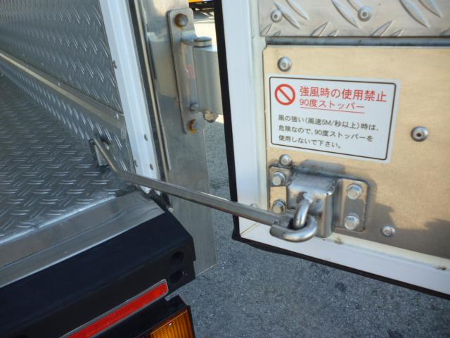 2t低温仕様冷凍車格納ゲート付(8枚目)