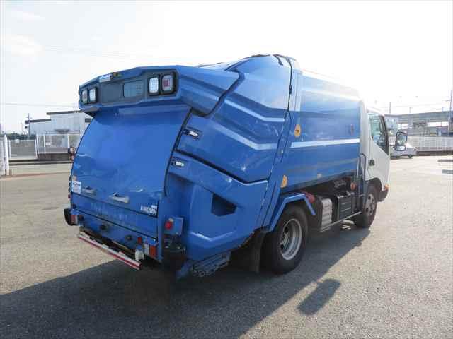 デュトロ ２ｔプレス式塵芥車　モリタエコノス製　容積４．２立米　汚水タンクステンレス　助手席スライドドア　１５０馬力（6枚目）