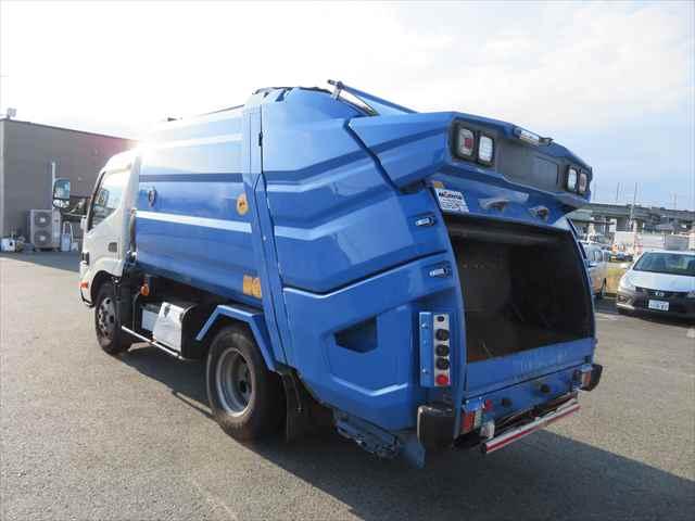 デュトロ ２ｔプレス式塵芥車　モリタエコノス製　容積４．２立米　汚水タンクステンレス　助手席スライドドア　１５０馬力（8枚目）