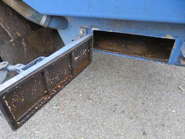 デュトロ ２ｔプレス式塵芥車　モリタエコノス製　容積４．２立米　汚水タンクステンレス　助手席スライドドア　１５０馬力（34枚目）