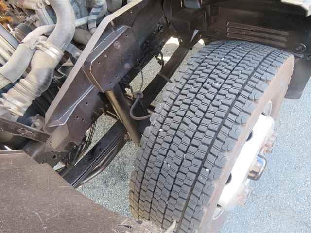フォワード 増ｔ木材運搬車　スタンション６本　Ｔａｊｆｕｎ　ＬＩＶ　車検整備付　２６０馬力　タコグラフ有　ベッド有（15枚目）